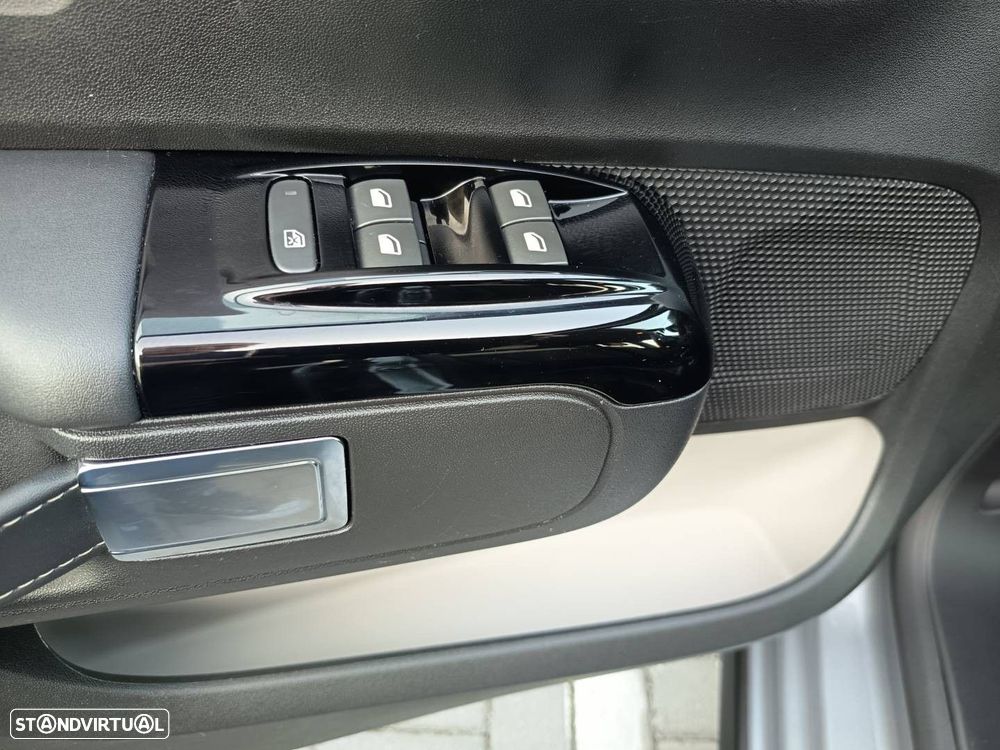Citroën C3 1.2 PureTech Shine - 23