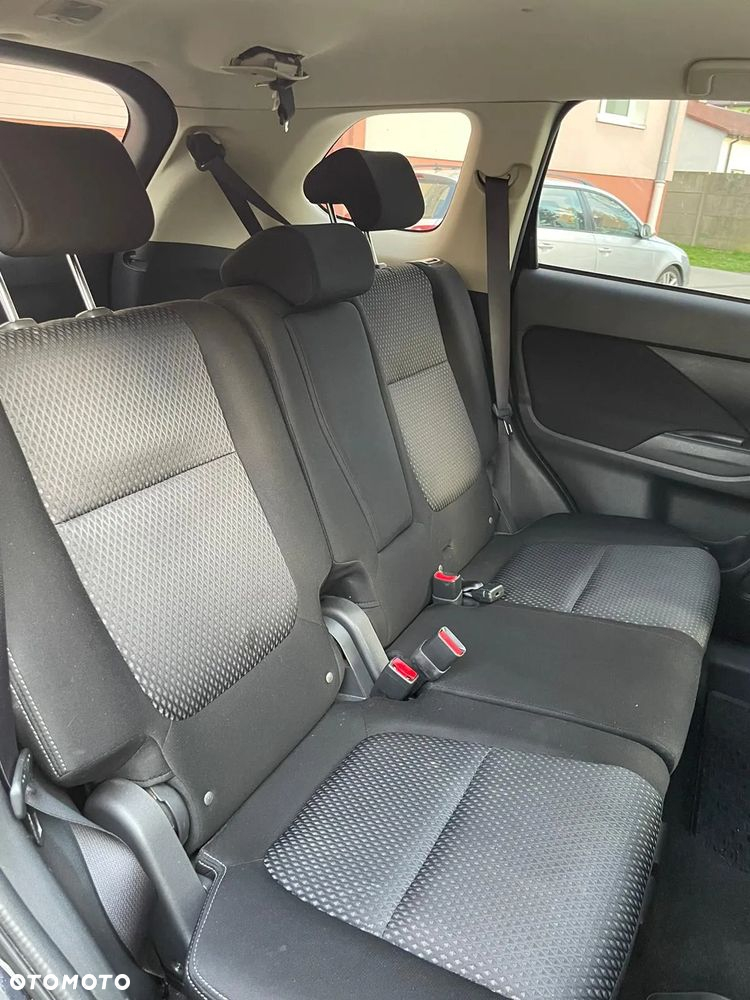 Mitsubishi Outlander - 9