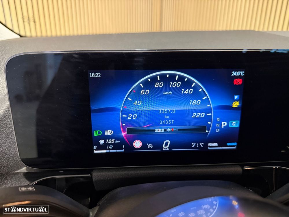 Mercedes-Benz GLA 180 7G-DCT Progressive - 11