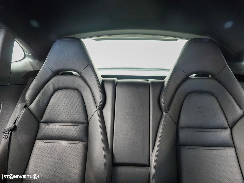 Porsche Panamera 4 E-Hybrid - 21