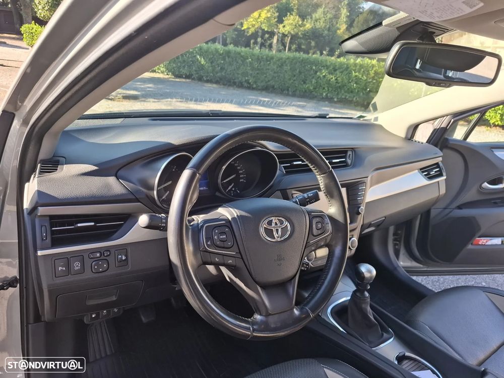 Toyota Avensis SW - 20