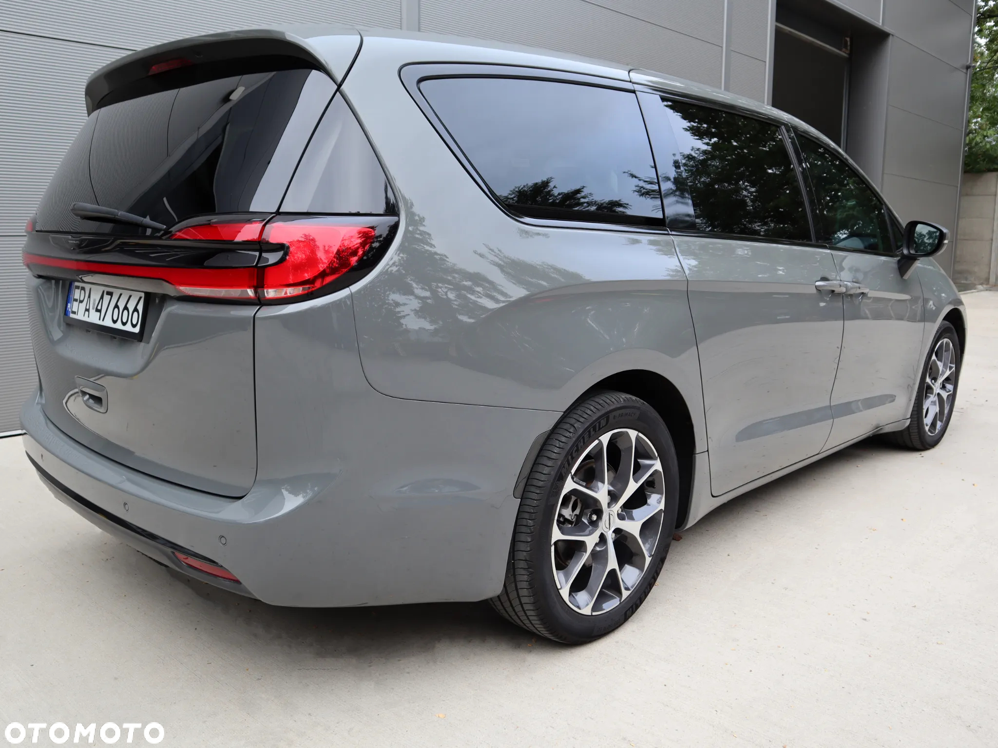 Chrysler Pacifica - 4