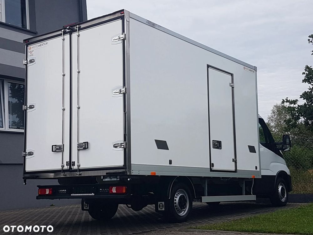 Iveco DAILY KONTENER 8EP KLIMA 4,23x2,24x2,25 3,0-160KM 35S16 KRAJOWY MANUAL 6-BIEGÓW - 29