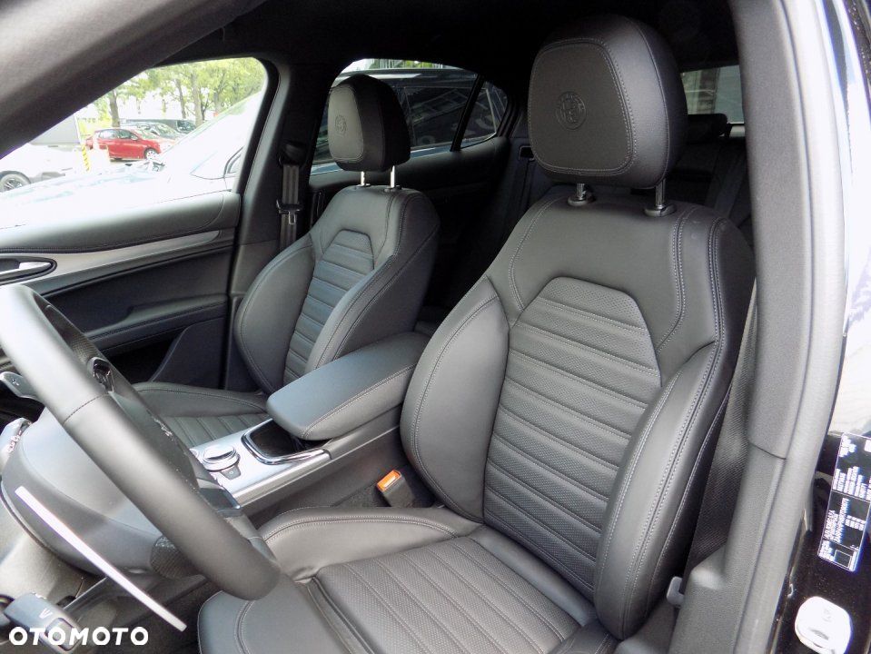 Alfa Romeo Stelvio - 15