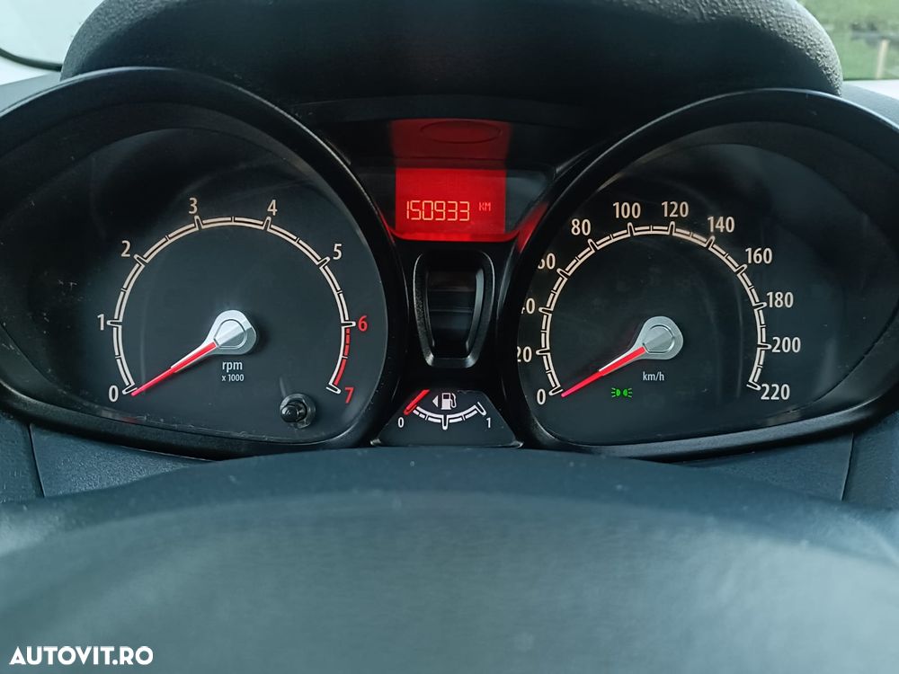 Ford Fiesta 1.25i Ghia - 11