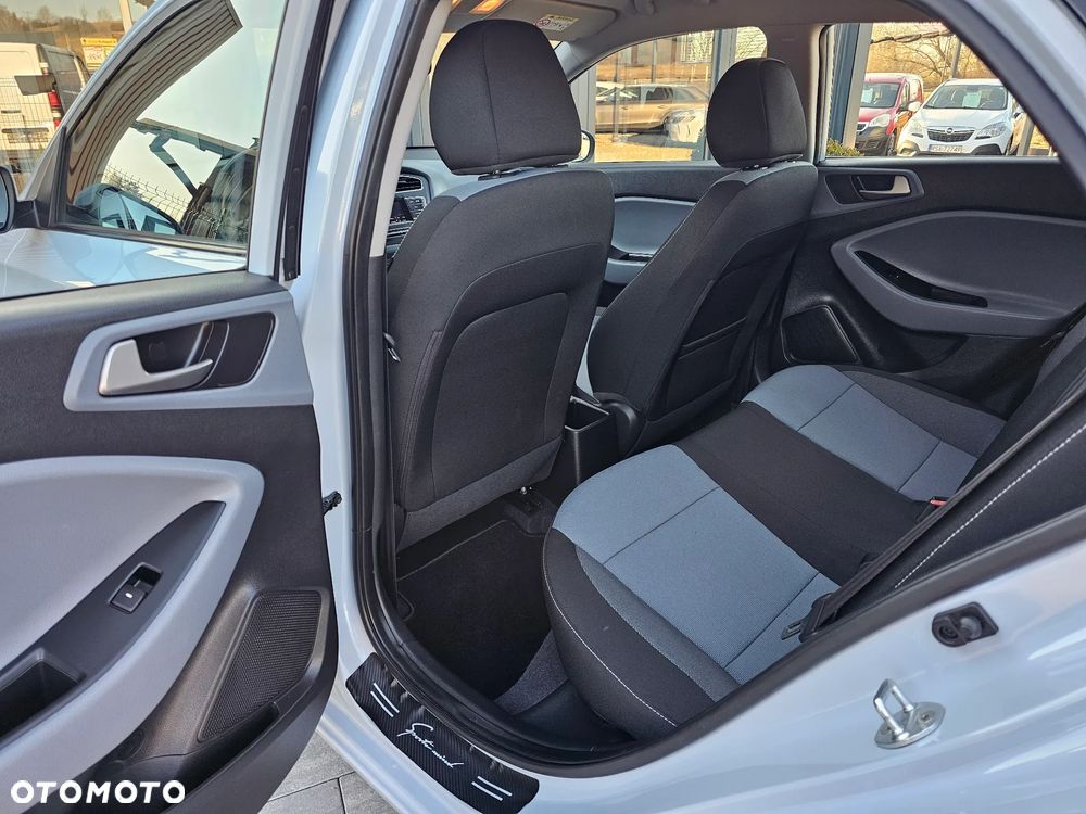 Hyundai i20 blue 1.2 Trend - 11