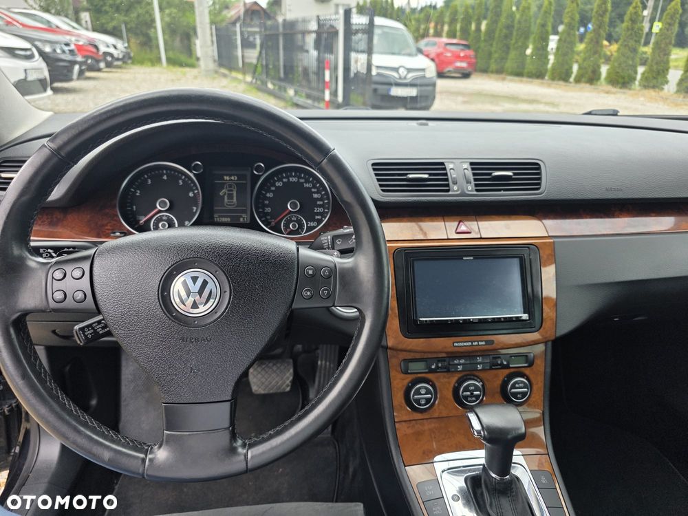 Volkswagen Passat - 11