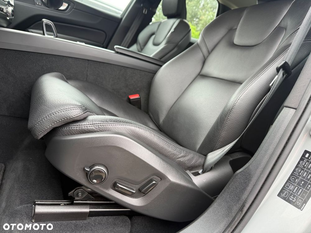 Volvo XC 60 B4 D Ultimate Dark - 29
