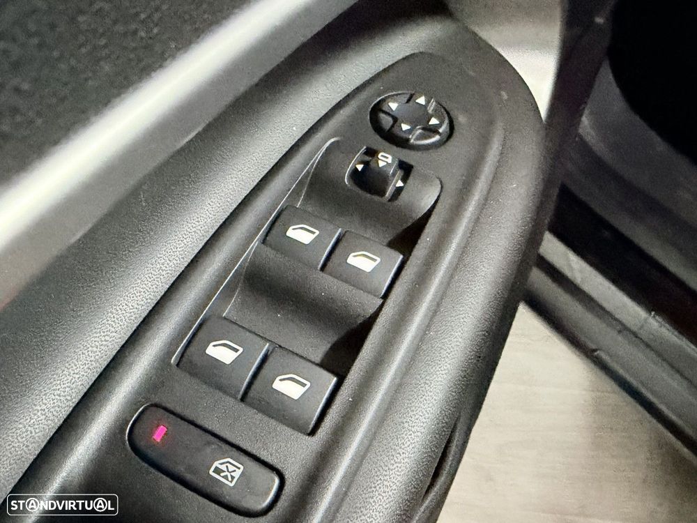 Jeep Avenger 1.2 GSE T3 Altitude - 17