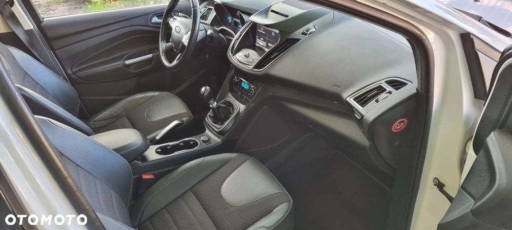 Ford Kuga 1.5 EcoBoost 2x4 Titanium - 10