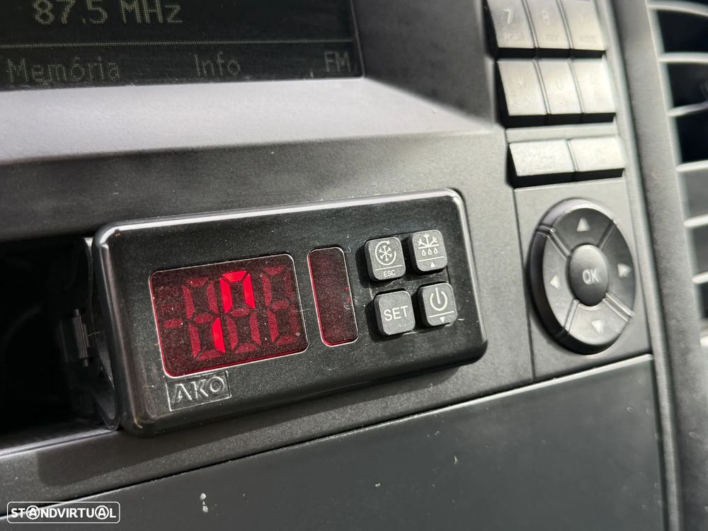 Mercedes-Benz VITO 114 CDI LONGA C/ MOTOR DE FRIO E CAIXA ISOTÉRMICA - 12