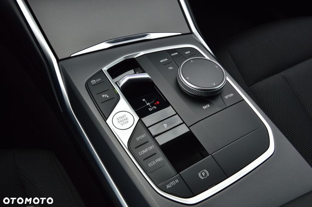 BMW Seria 3 318d mHEV - 19