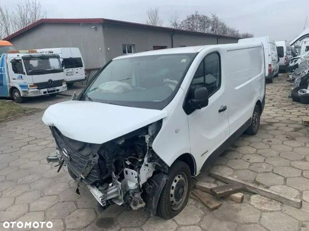 Nissan NV300 - 1