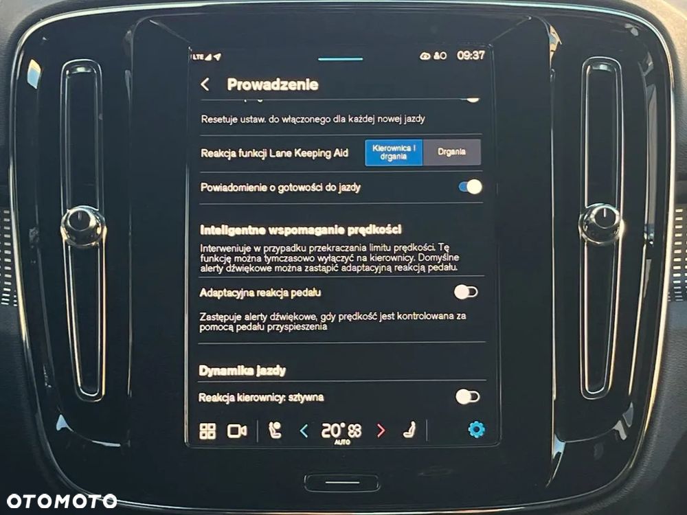 Volvo XC 40 B3 Plus Dark - 18