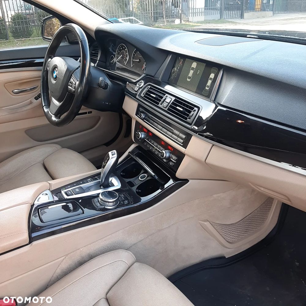 BMW Seria 5 528i xDrive - 24