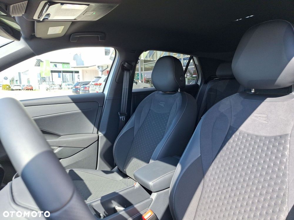 Volkswagen T-Roc - 11