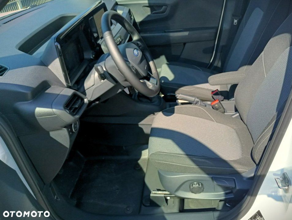 Ford Transit Courier - 20