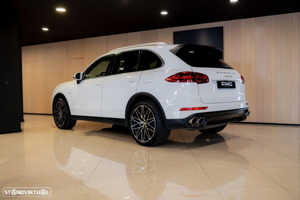 Porsche Cayenne S E-Hybrid - 3