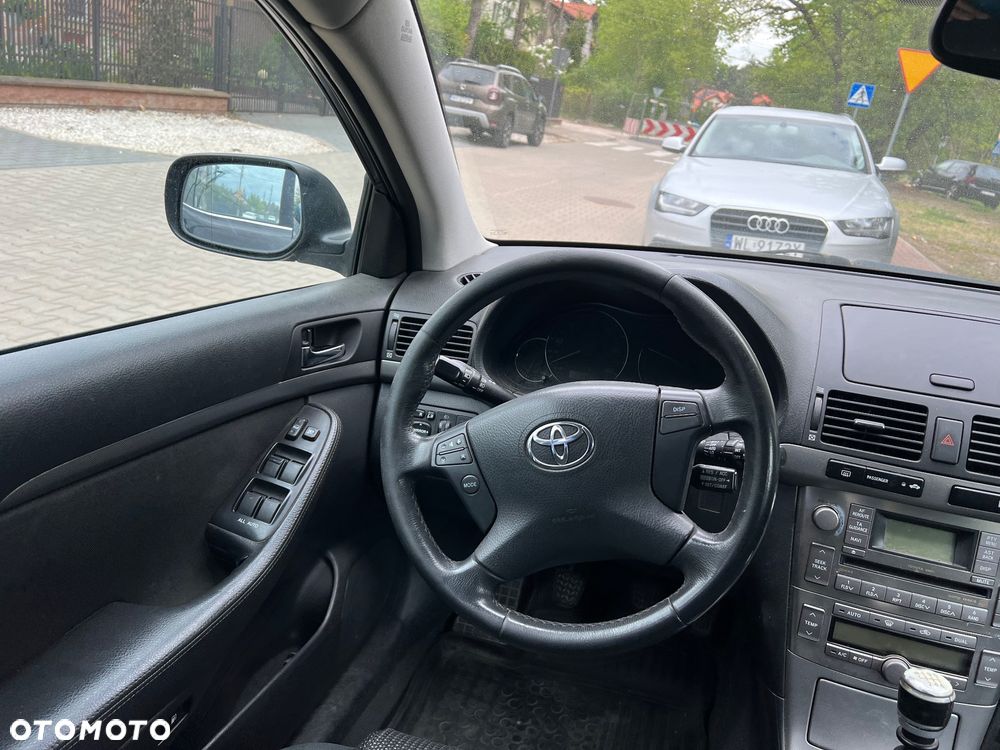 Toyota Avensis 2.0 D-4D - 10