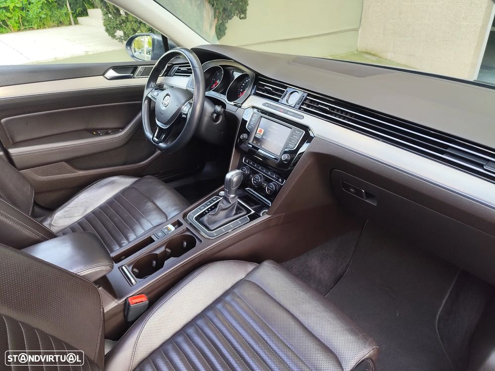 VW Passat Variant 2.0 TDI Highline DSG - 26