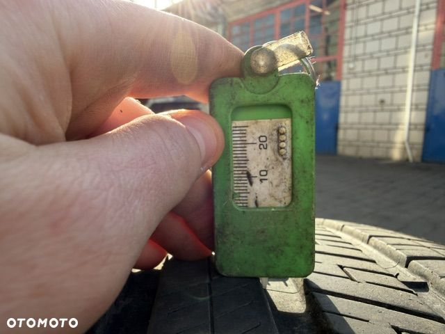 Opona Michelin Pilot Sport All Season 4 265/40 R21 Porsche USA - 4