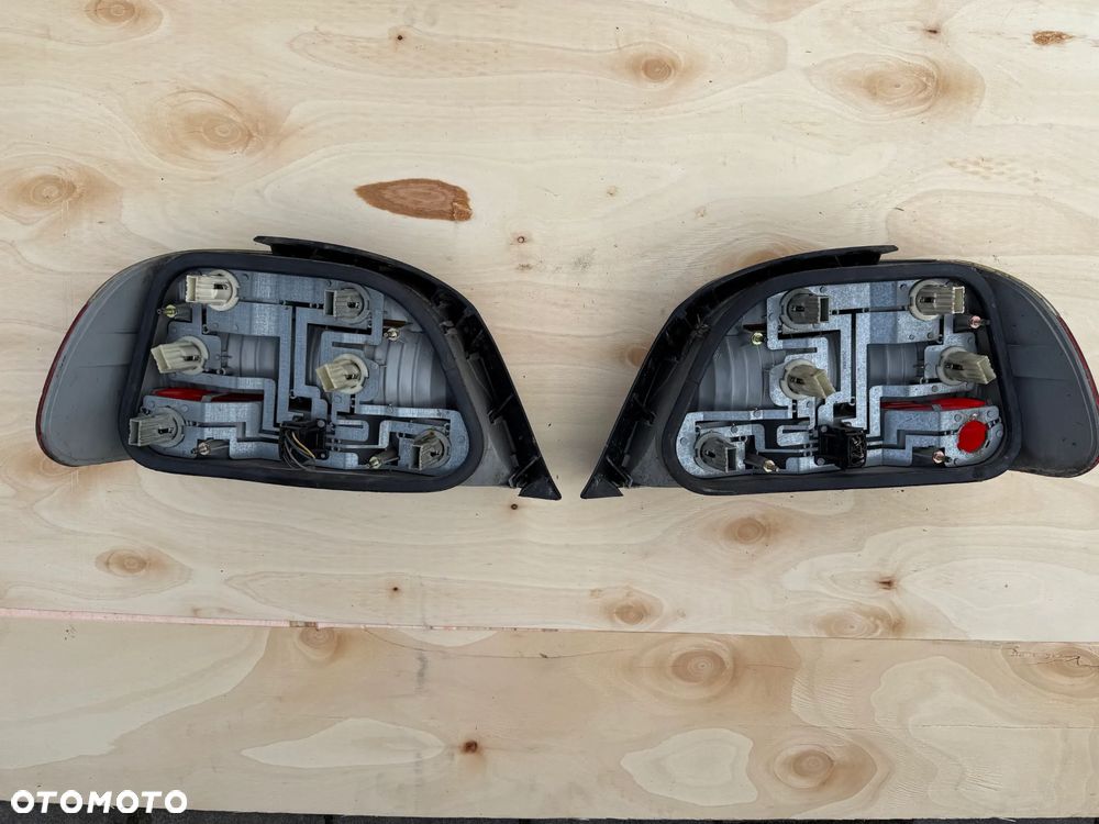 LAMPY TYLNE BMW E38 KOMPLET KRYSZTAŁKI OPRAWKI LAMPA TYŁ LEWA PRAWA WKŁADKI ŻARÓWEK WKŁADKA ŻARÓWKI OPRAWKA - 7