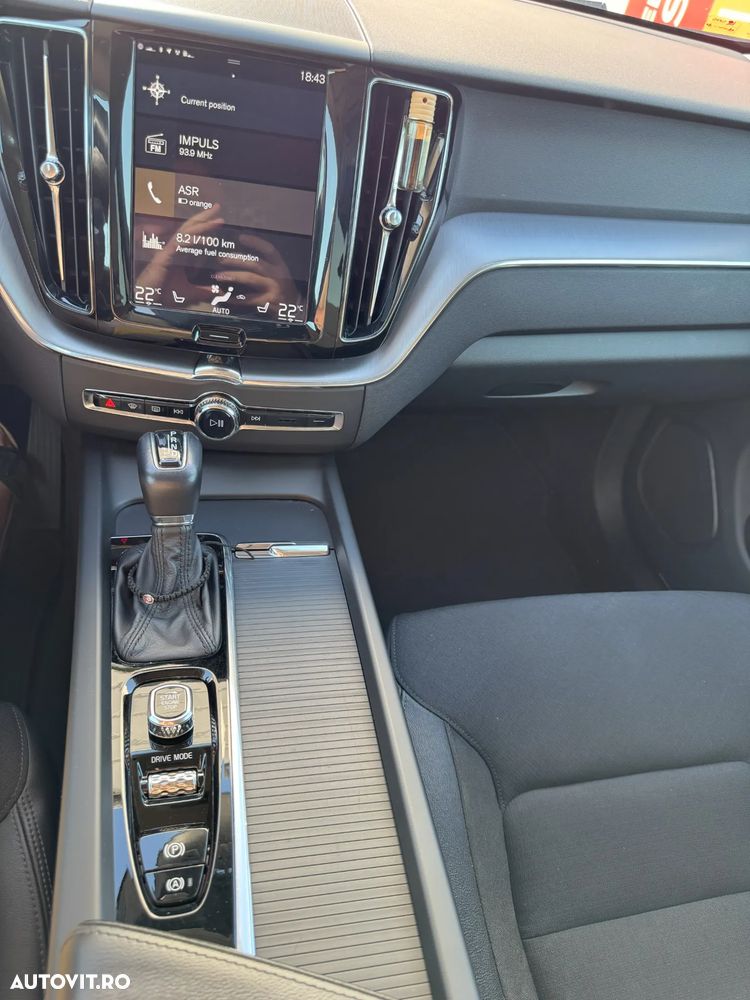 Volvo XC 60 D4 Momentum Pro - 23
