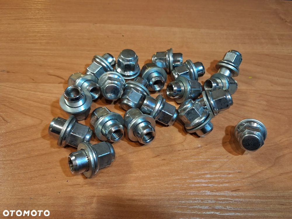 Nakrętki do kół TOYOTA COROLLA CROSS 2025R 20SZT  OE - 1