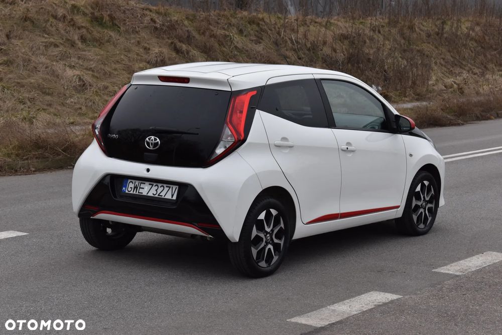 Toyota Aygo x.shift x-play connect - 4