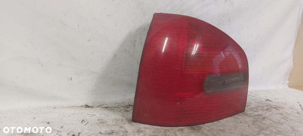 .  TYL TYLNA LAMPA LEWA AUDI A3 8L - 4