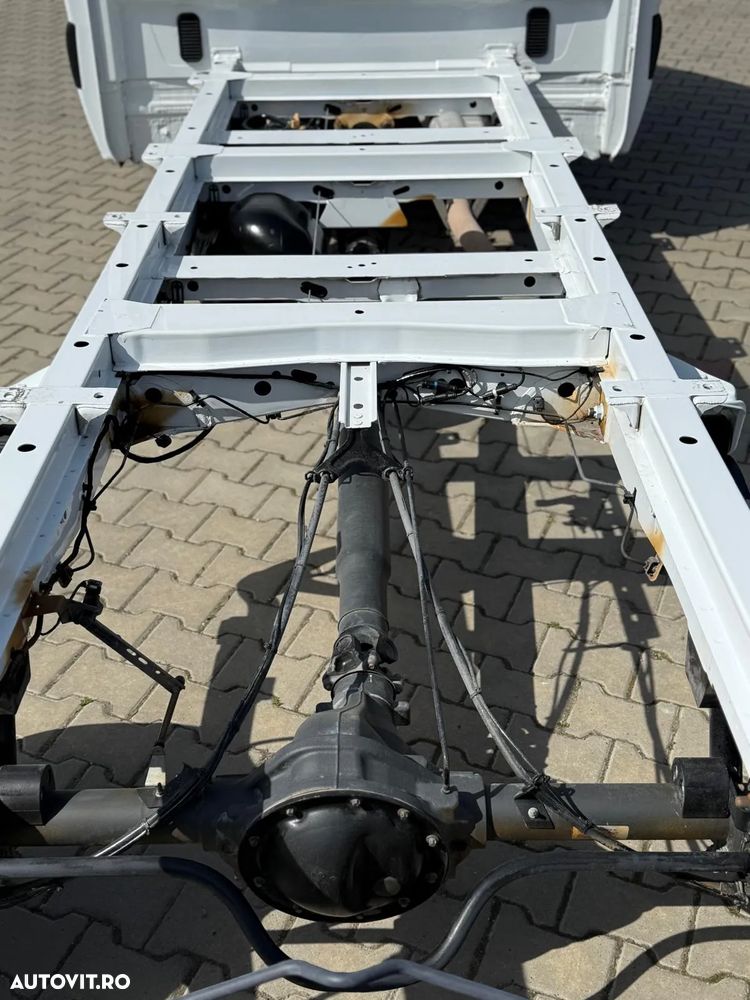 Mercedes-Benz Sprinter - 12