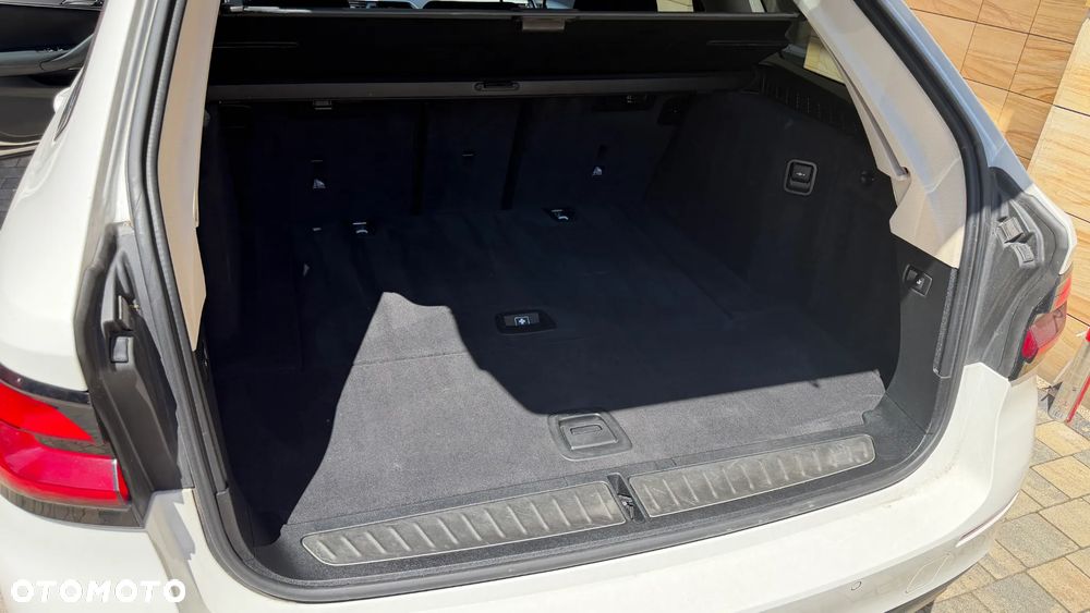 BMW Seria 5 520d Sport Line - 36