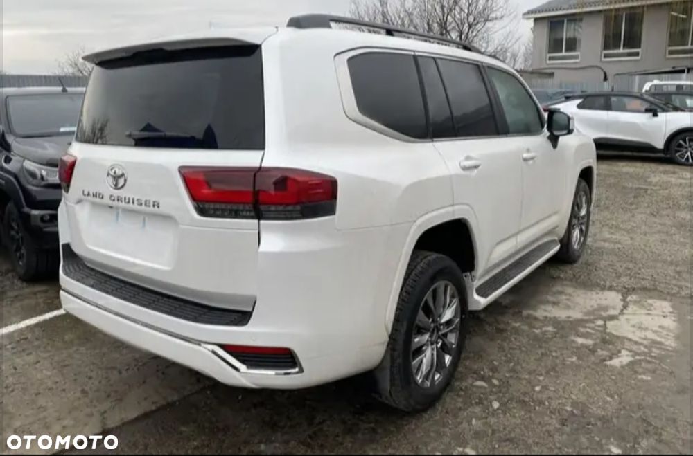 Toyota Land Cruiser - 4