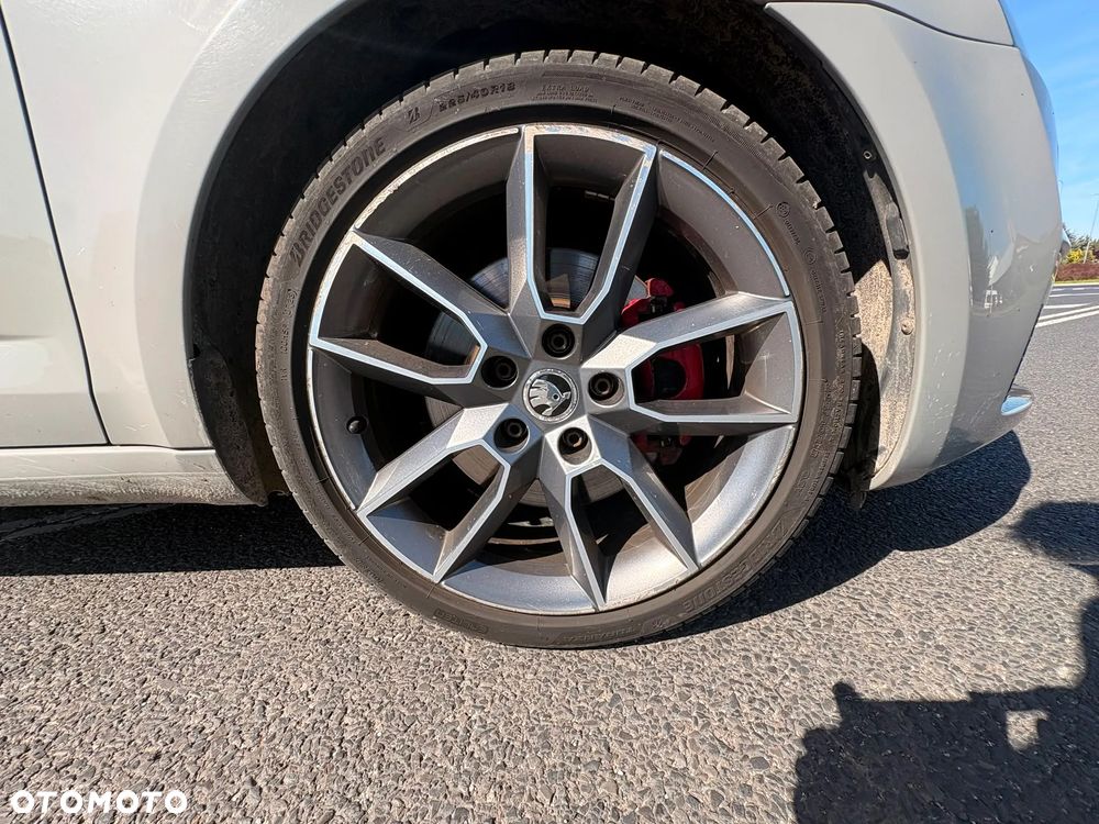 Skoda Octavia 2.0 TDI DSG RS - 8