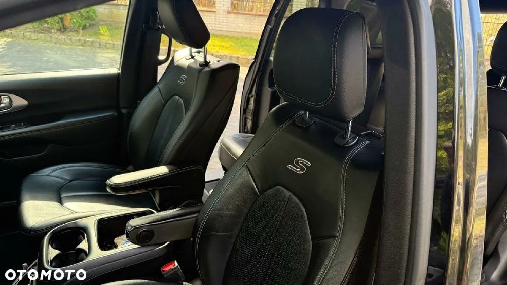 Chrysler Pacifica - 20