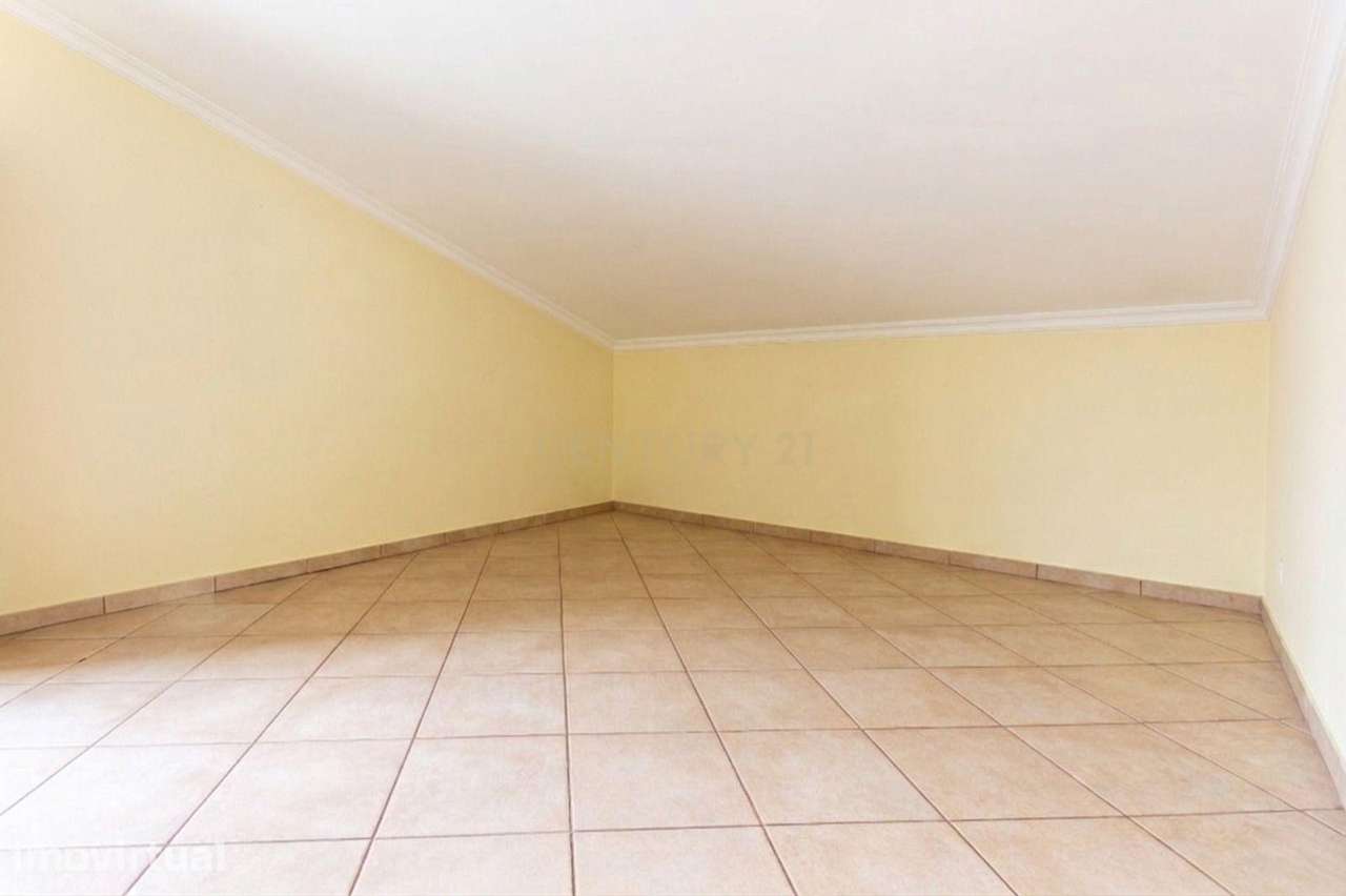 Moradia Isolada T5 - com um Quarto no R/C -  Fernão Ferro - Grande imagem: 2/30