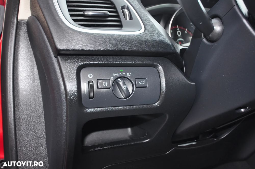 Volvo V40 T2 Geartronic Momentum - 22