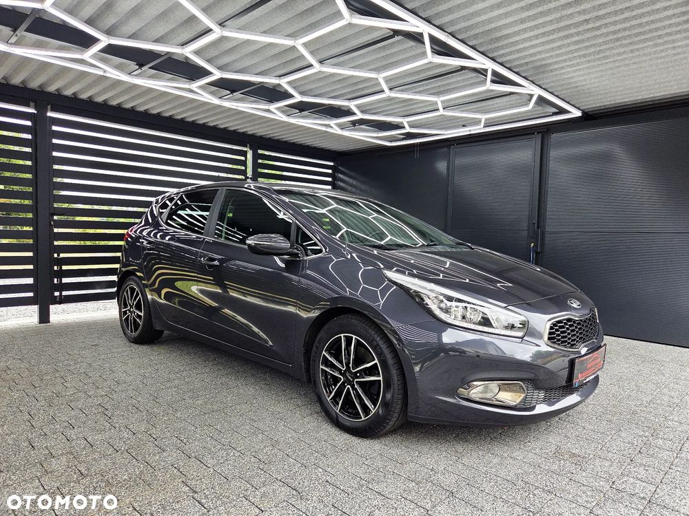 Kia Ceed 1.6 GDI Dream Team Edition - 19