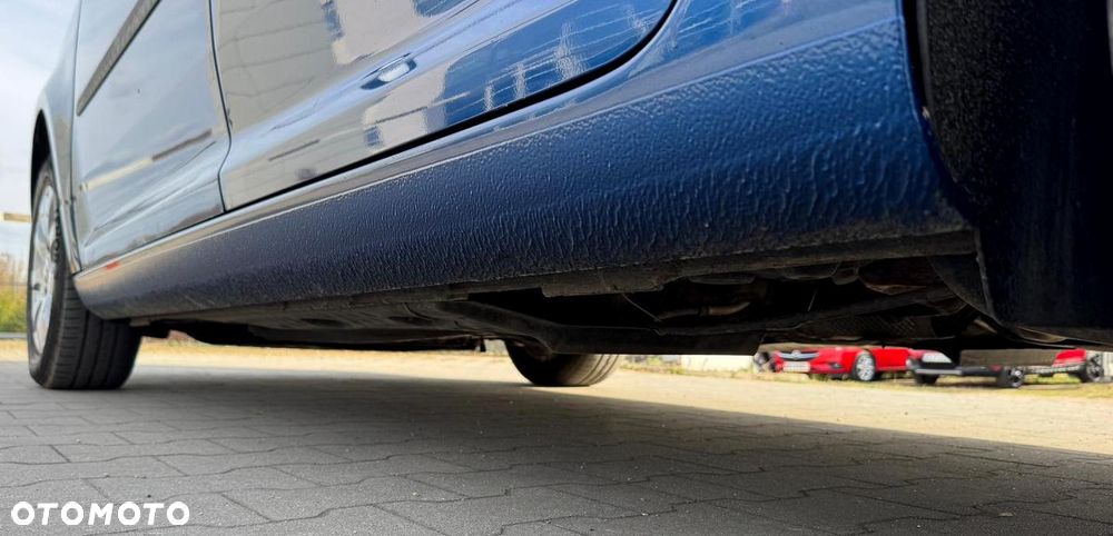 Volkswagen Touran - 33