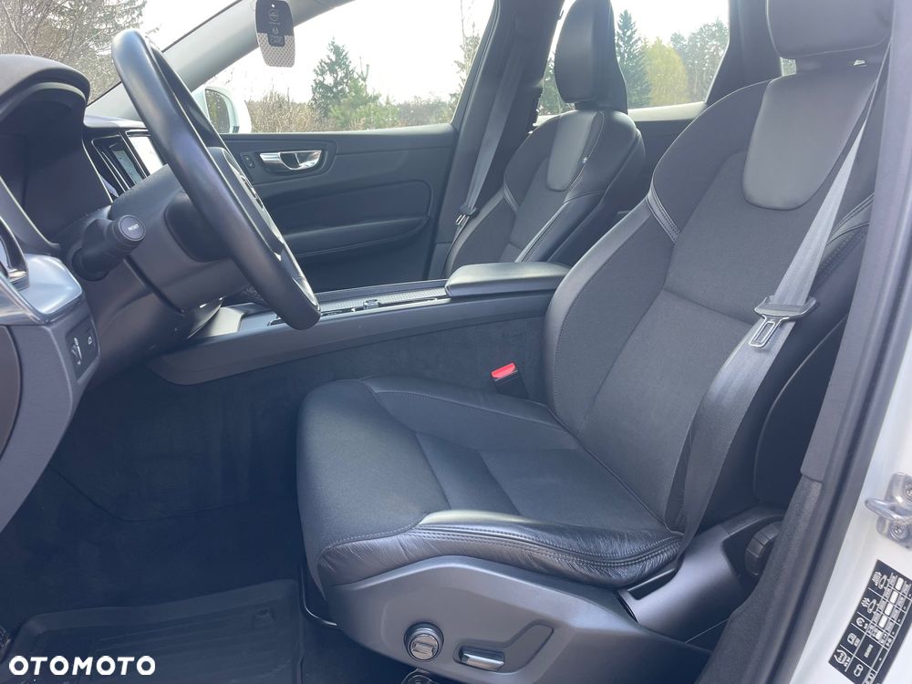 Volvo XC 60 B5 B Momentum Pro - 11