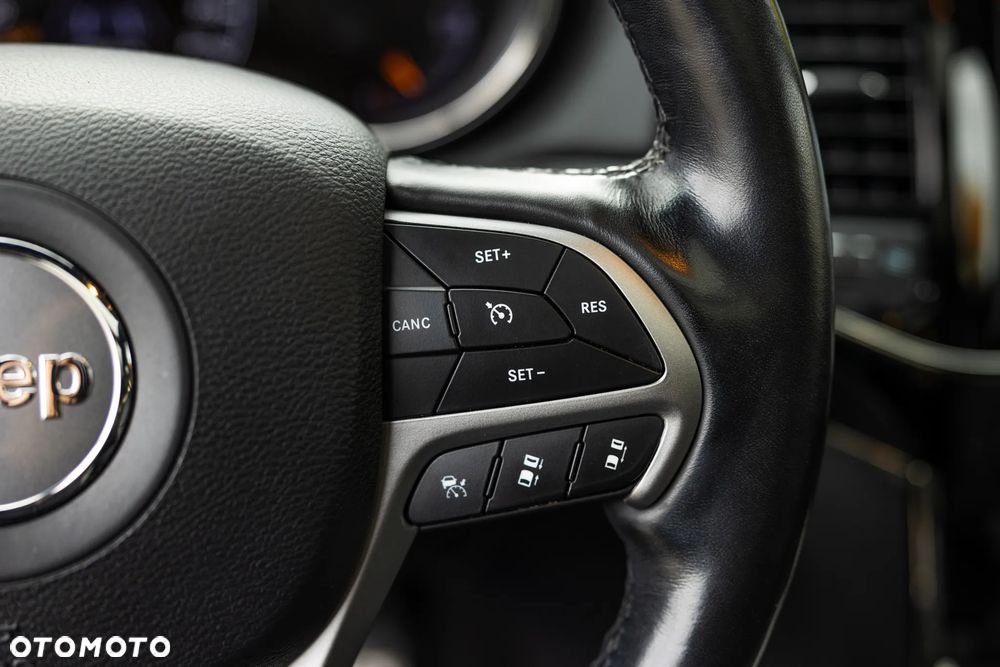 Jeep Grand Cherokee - 38