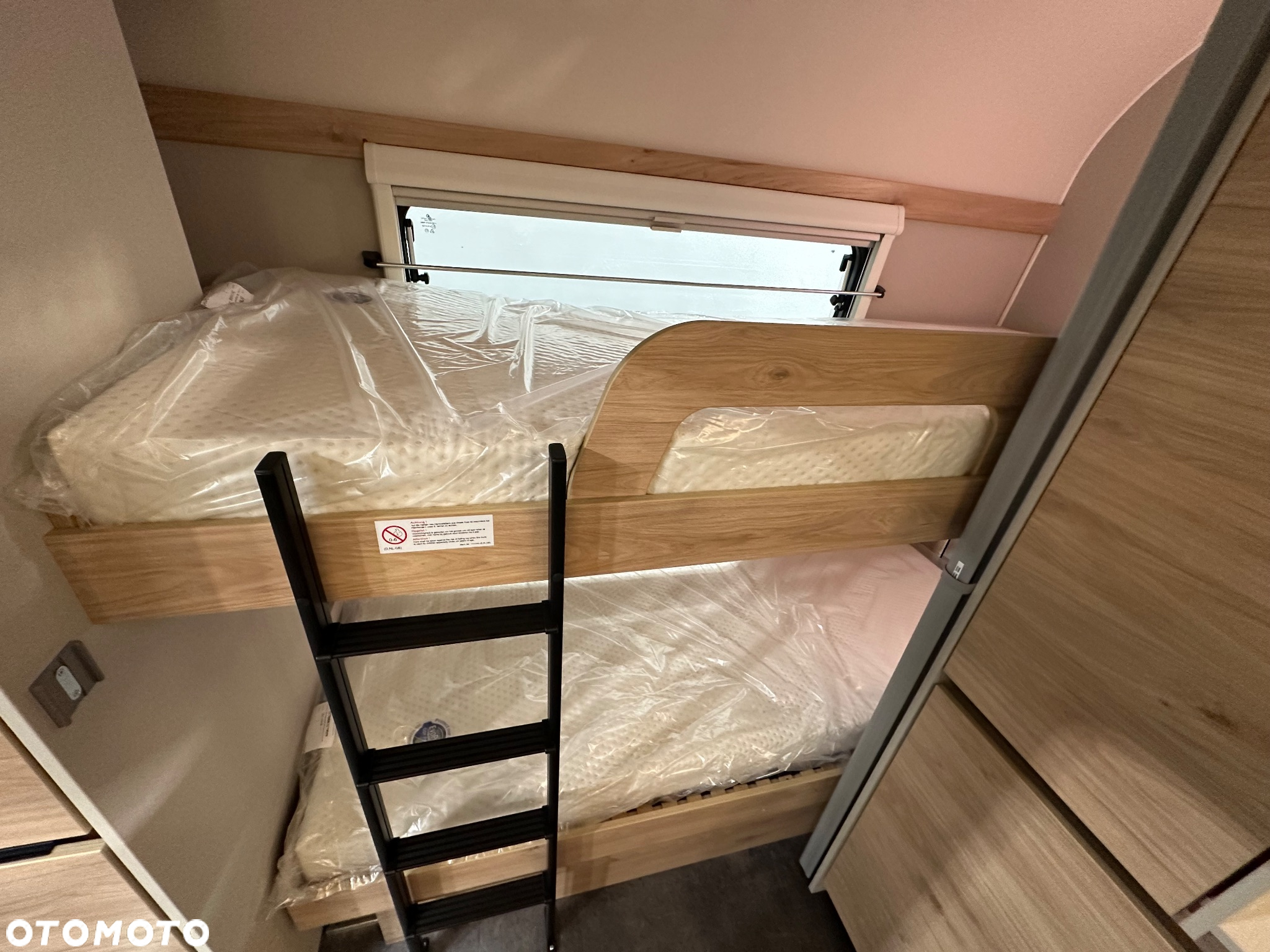 Dethleffs Camper 560 FMK - 16