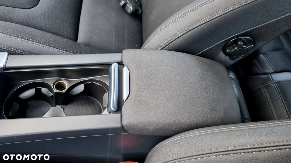 Volvo V60 D4 Momentum - 36