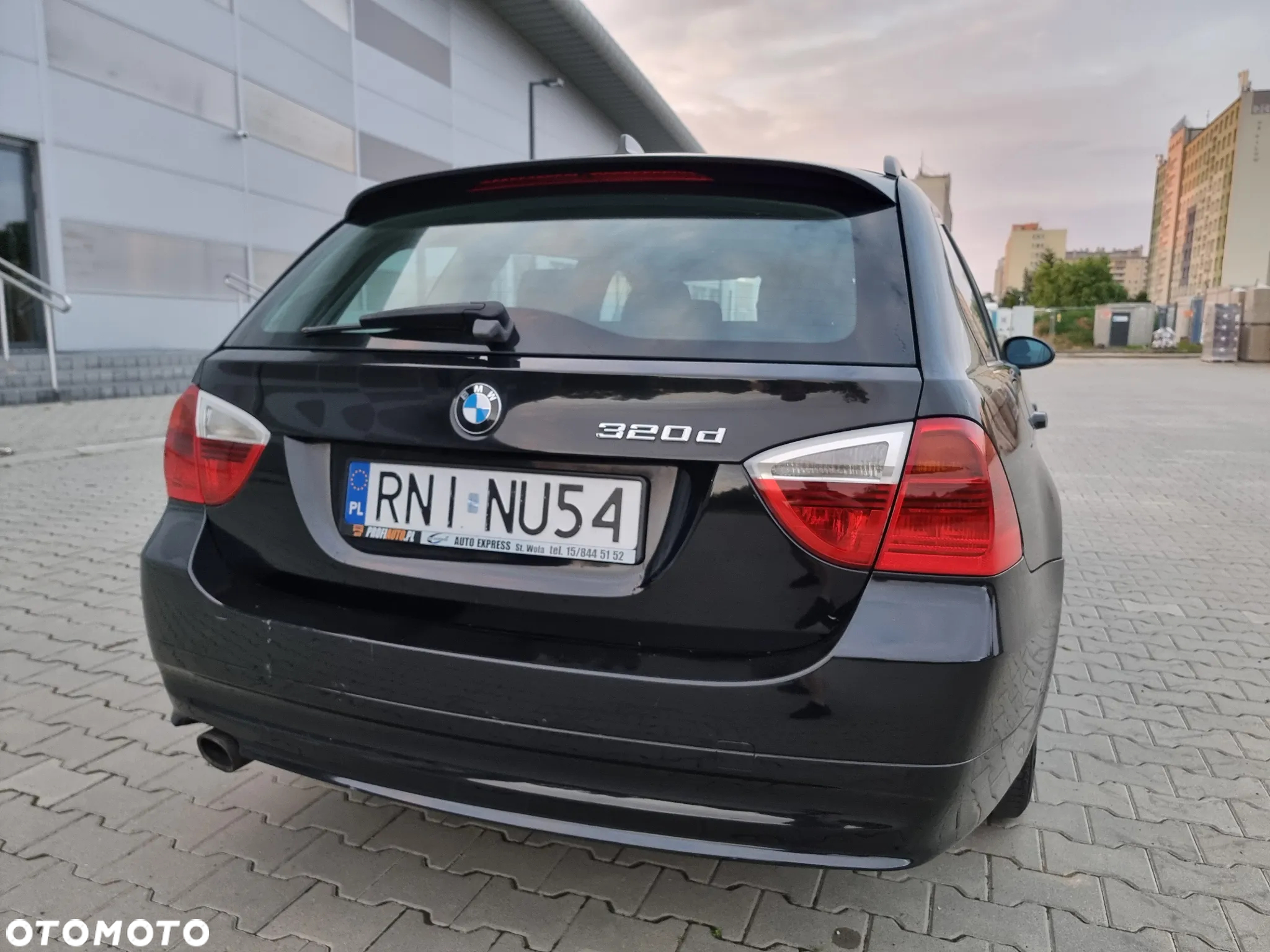 BMW Seria 3 320d DPF Touring - 8