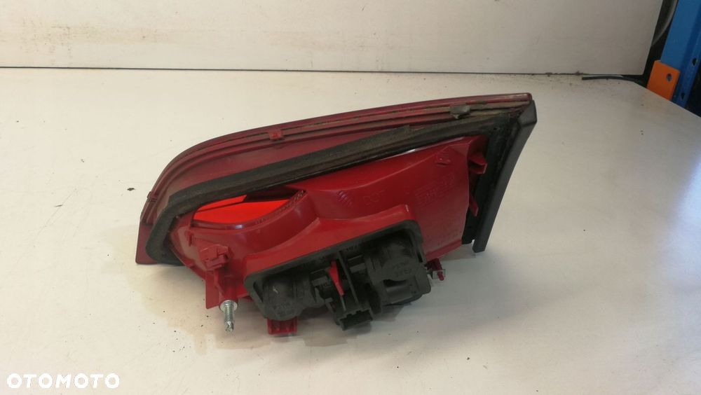 LAMPA LEWY TYŁ W KLAPE AUDI A4 B8 SEDAN 8K5945093D - 3