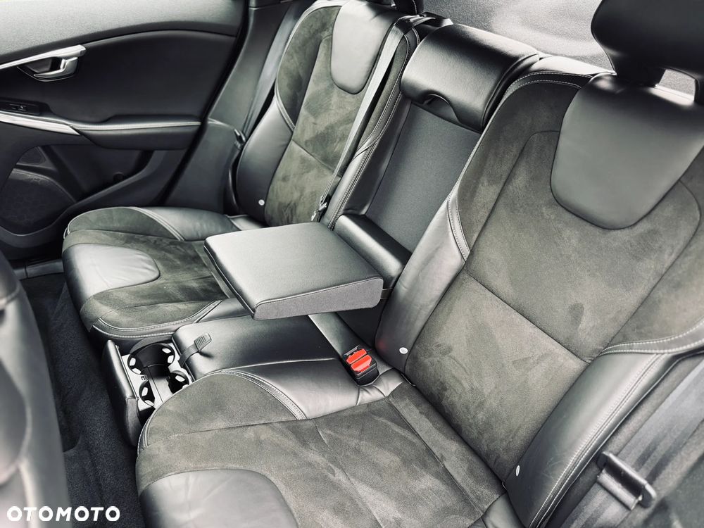 Volvo V40 D2 Momentum - 16