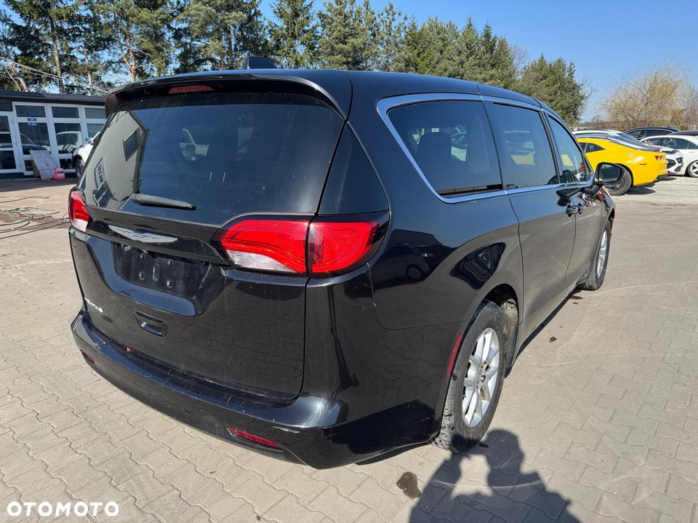 Chrysler Pacifica - 5
