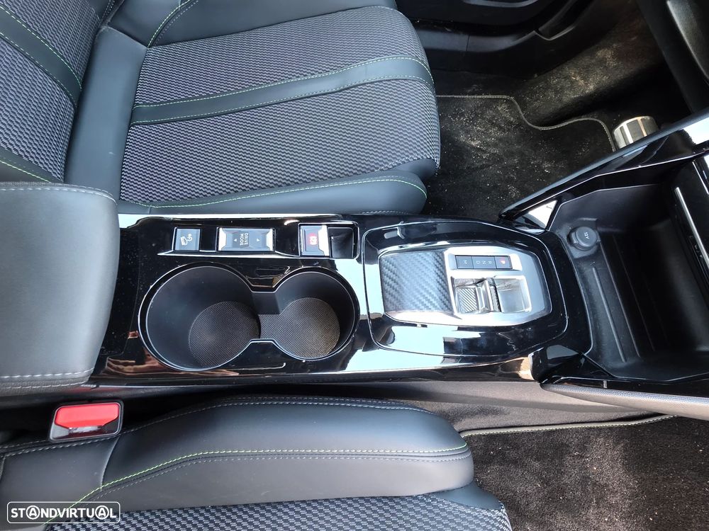 Peugeot 2008 PureTech 130 EAT8 GT - 10