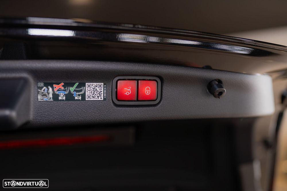 Mercedes-Benz C 300 e AMG Line - 24