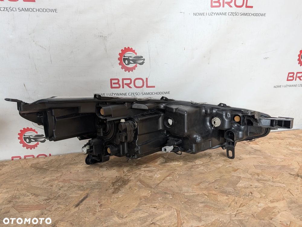 ZDERZAK PAS PRZEDNI LAMPY KOMPLET TOYOTA COROLLA CROSS 22-  2.0 VVTI - 13